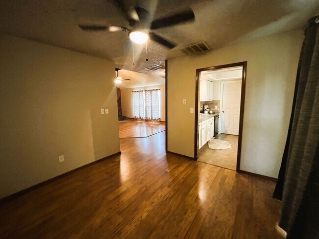 Building Photo - 5408 Embers Dr