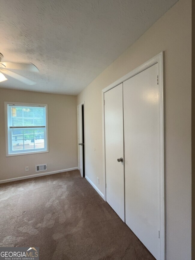 Building Photo - 1430 High Meadow Dr