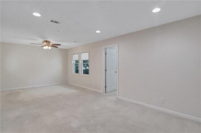 Building Photo - 5772 Lilburn Stone Mountain Rd
