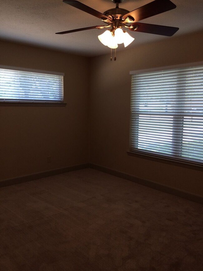 Building Photo - Move in Ready 3/2 Home in Frisco!