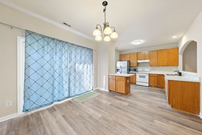 Building Photo - %16 Walnut Woods DR