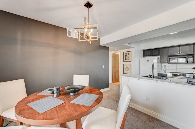 Building Photo - Fully Furnished 3BD/2BA in SW Vegas | Gate...
