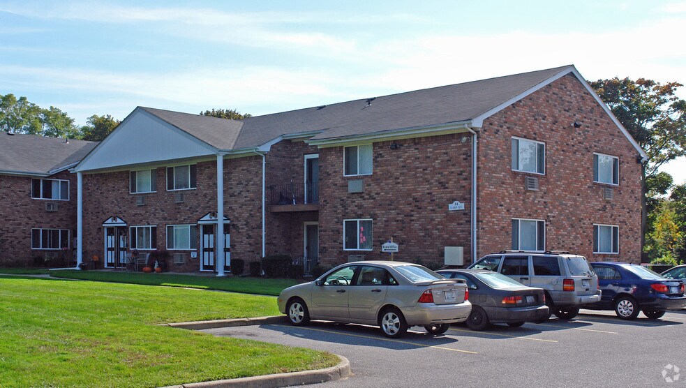 Brookwood at Sayville 14 Easy St Sayville NY 11782 Apartment Finder