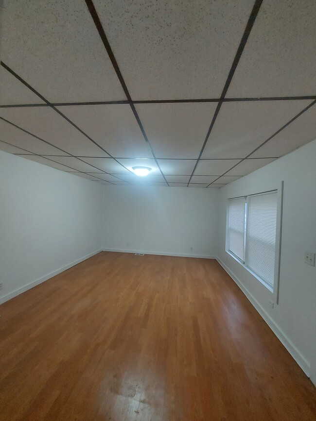 Primary Photo - 123 Oak St