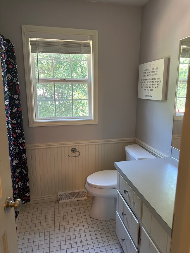 Building Photo - 955 Acorn Dr