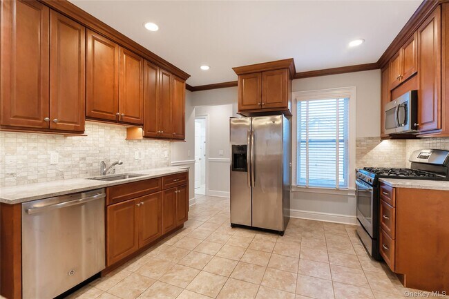 Building Photo - 147 Beekman Ave