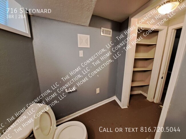 Building Photo - 716 S Leonard-