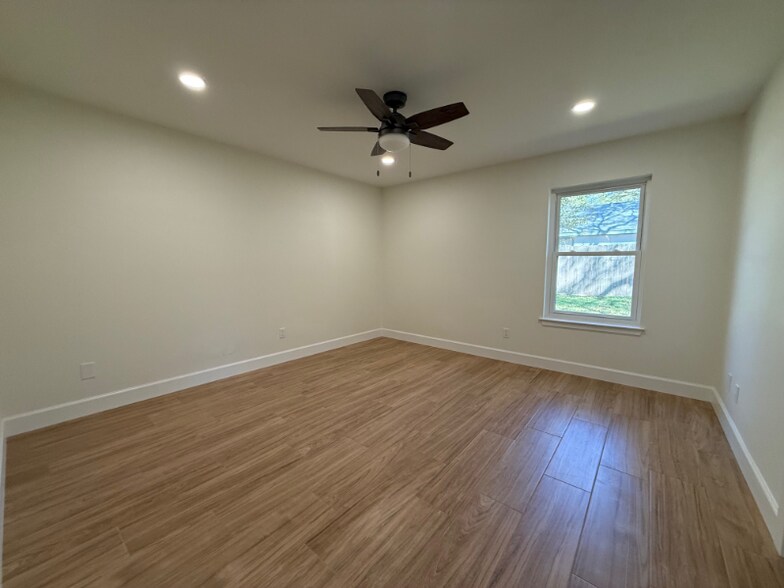 Building Photo - 1 Redberry Ct