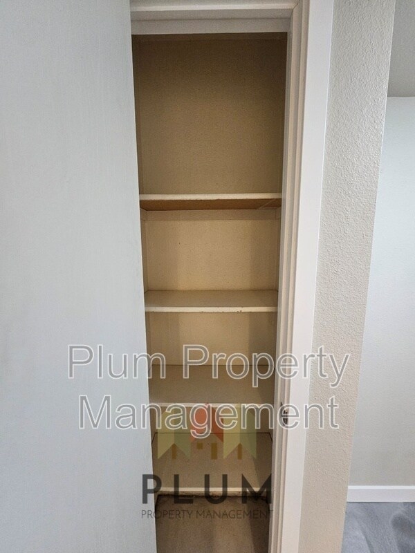 Building Photo - 809 Bulwer St