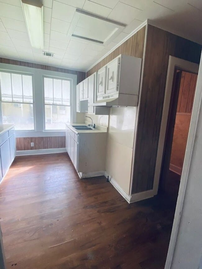 Building Photo - 107 Barry St