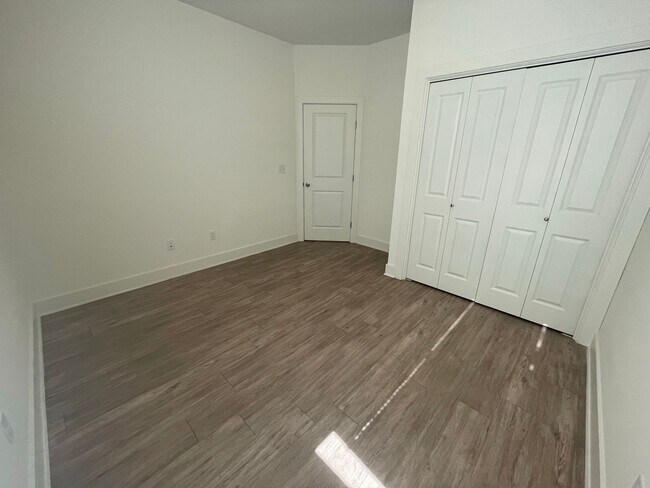 Building Photo - 1753/55 Hickory