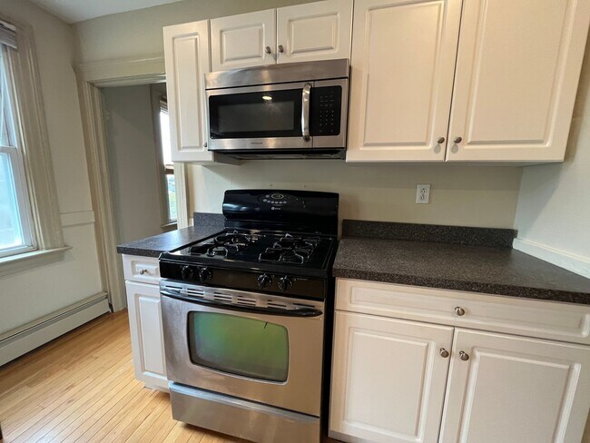 Building Photo - Mansfield Heights | 317-319 Mansfield St.