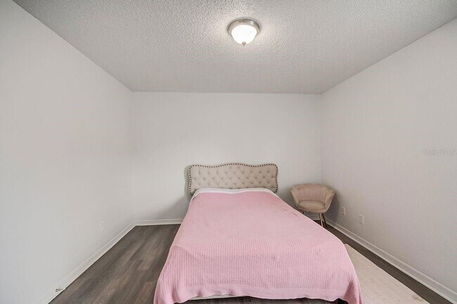 Building Photo - 582 Good Life Wy