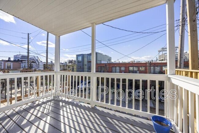 Building Photo - 10 N Ellwood Ave