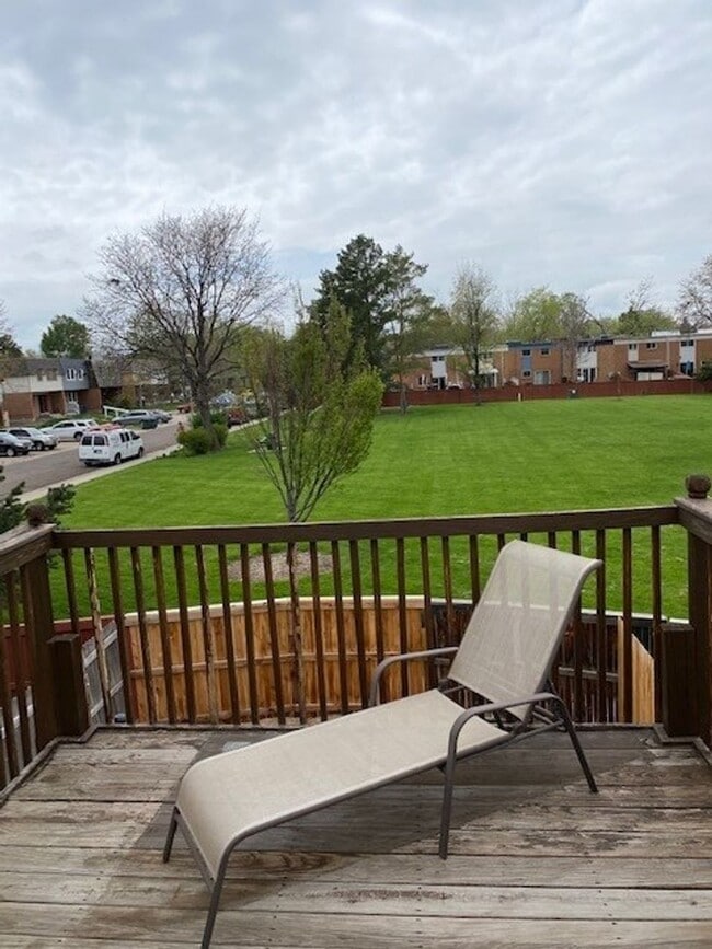 Building Photo - Cute Cozy Renovated Townhome with Basement