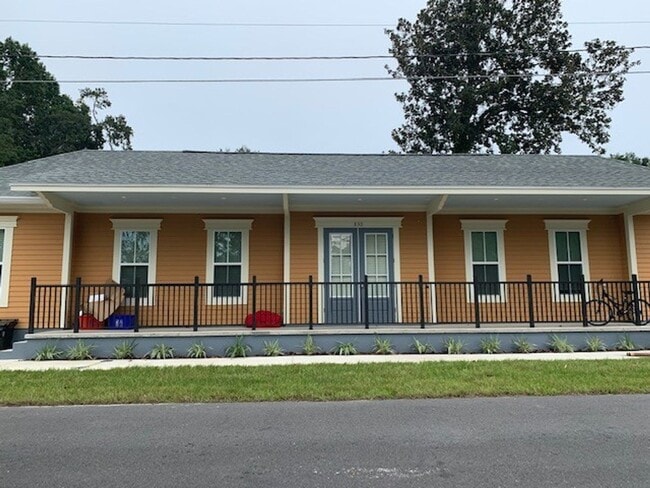 Building Photo - Thelma Lane - Luxury 3 Bedroom, 3 Bathroom...