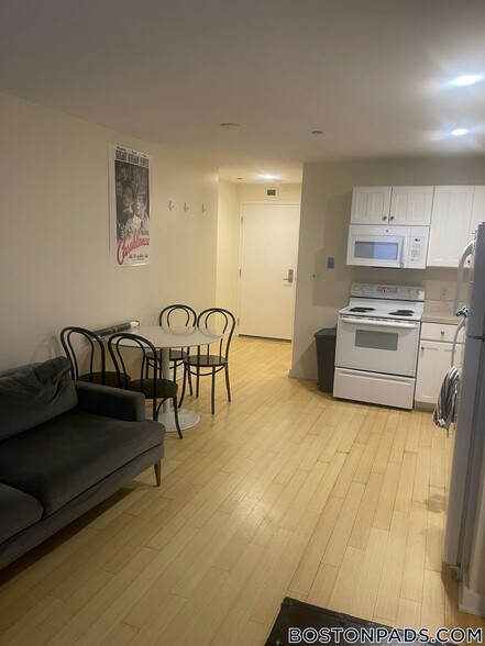 Building Photo - 40 Boylston St