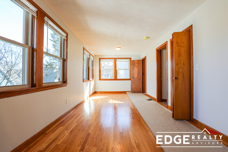 Building Photo - 33 Montfern Ave