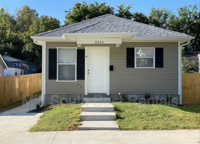 Primary Photo - 2216 W 16th B