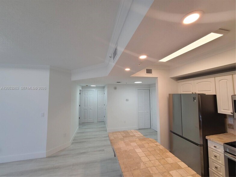 Building Photo - 3500 Coral Way