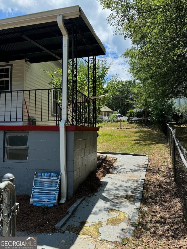 Building Photo - 18 S Broad St