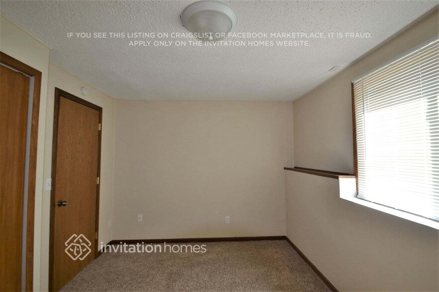 Building Photo - 1115 Madison St S