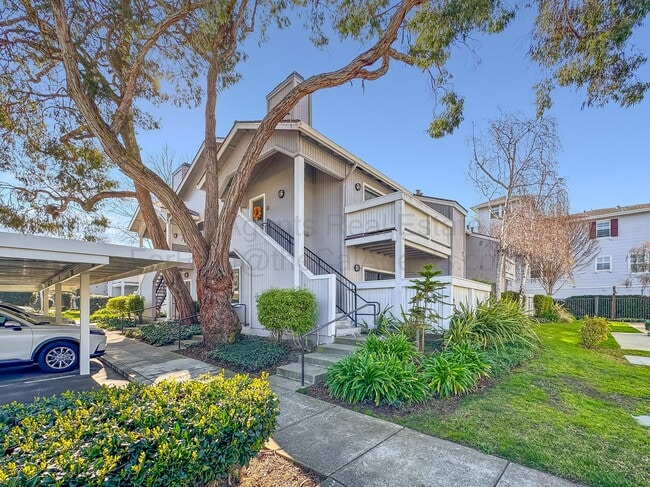 Building Photo - 13 Schooner Ct