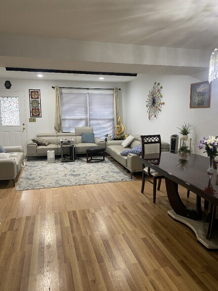 Building Photo - 712 Legends Dr