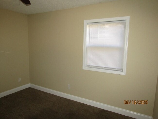 Building Photo - 4150 Horseshoe Rd N
