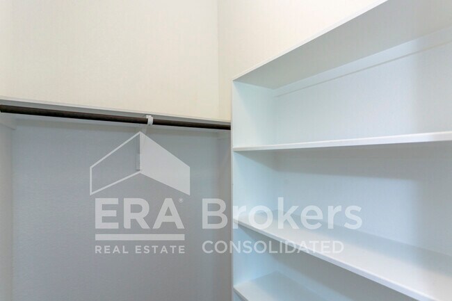 Building Photo - 4721 Highmont Dr