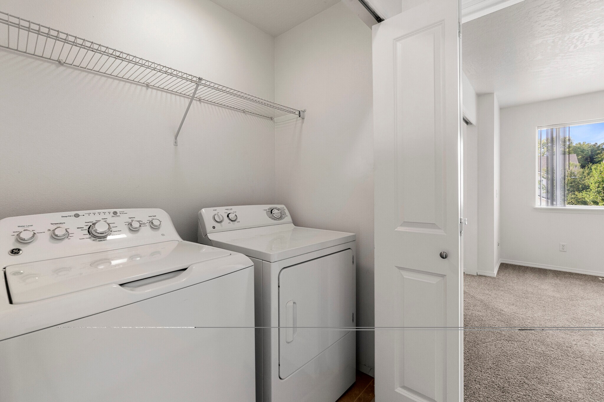 Building Photo - 674 N Hydra Pl