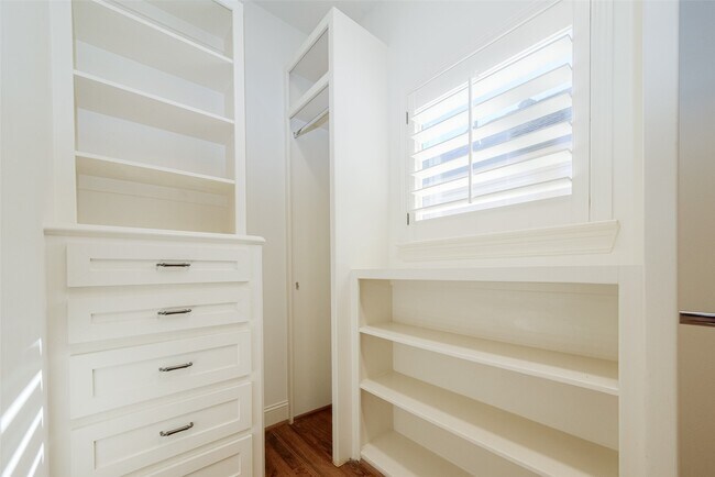 Building Photo - 232 Detering St