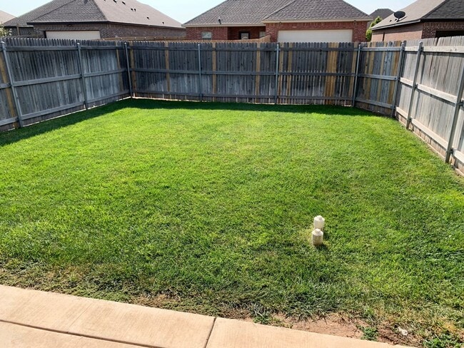 Building Photo - VERY NICE! 2/2/2