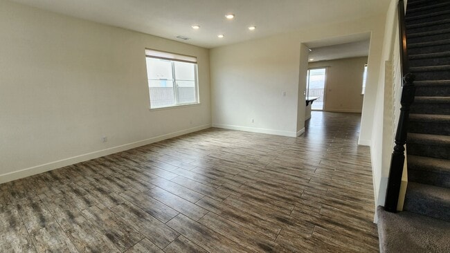 Building Photo - Spacious Two Story Home in Spanish Springs