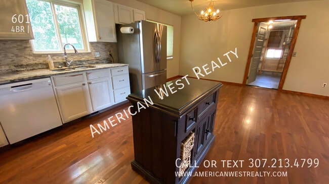 Building Photo - 601 6th St