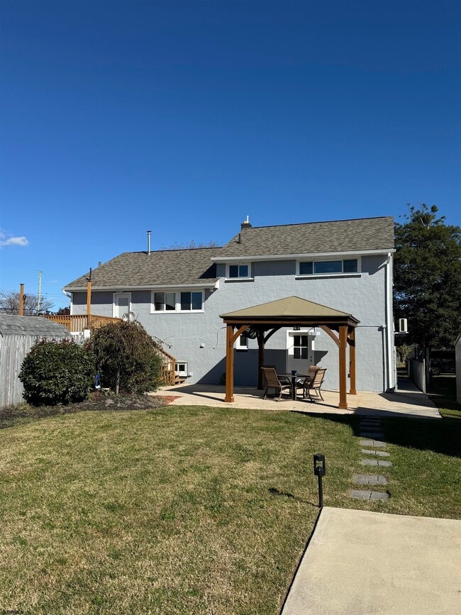 Building Photo - 566 N Elberon Ave