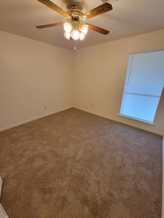 Building Photo - College Station, 2-bedroom, 1-bath - fenced in yard - Duplex for lease.