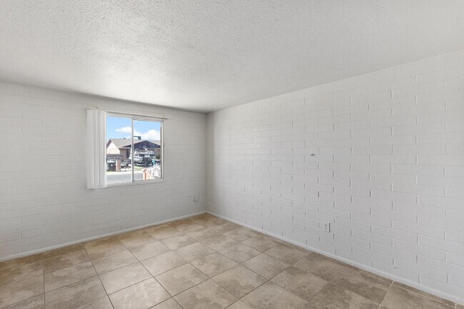 Building Photo - 7422 W Turney Ave