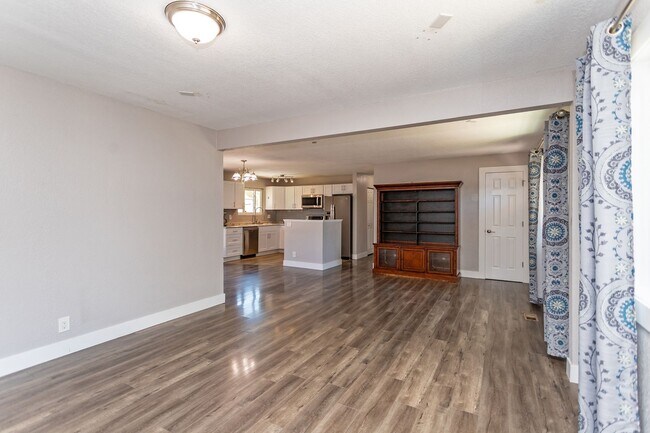 Building Photo - Charming 3BR Home with Updated Amenities &...