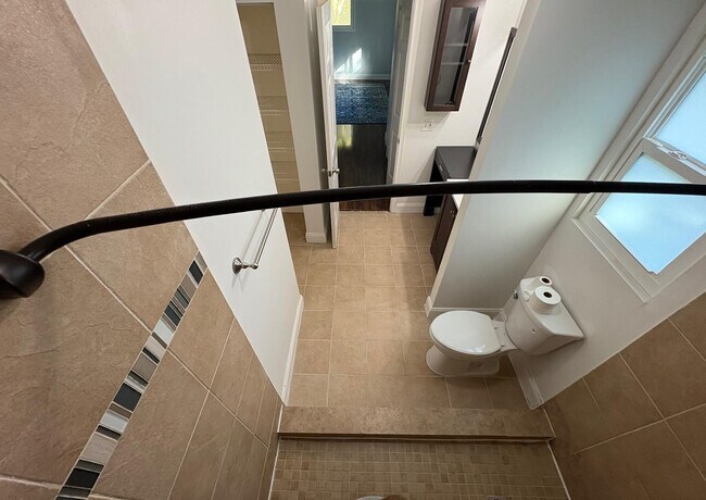 Building Photo - 191 NE 6th Ct