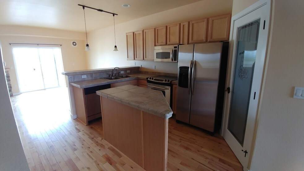Building Photo - 2115 Westwood Dr
