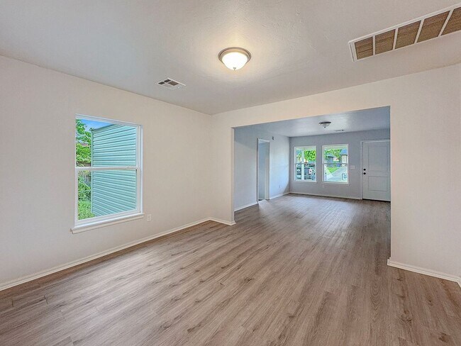 Building Photo - FOR RENT: Charming 2-Bedroom Home with a Versatile Bonus Room!