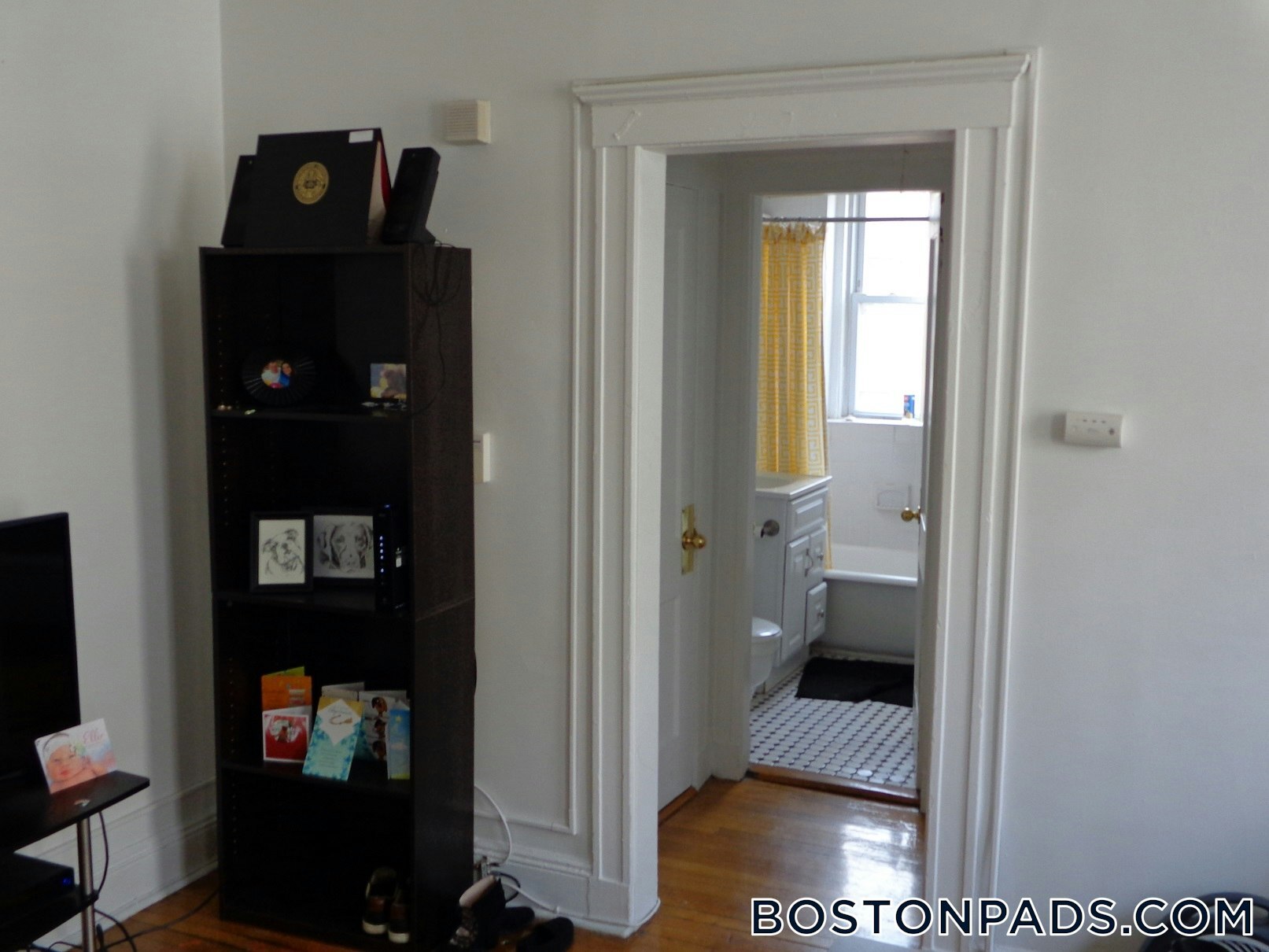 Building Photo - 121 Park Dr