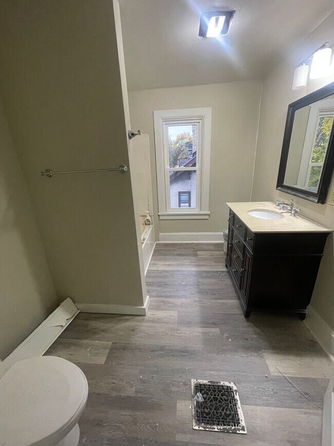 Building Photo - 630 Jackson St