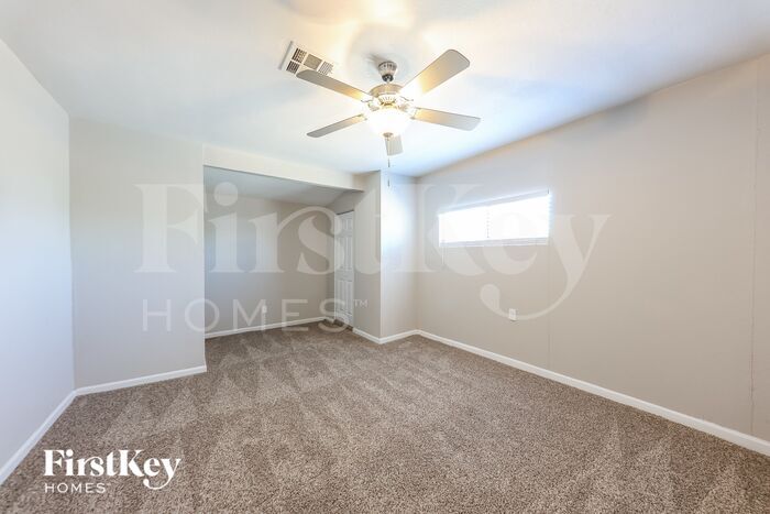 Building Photo - 5702 N 19th Dr