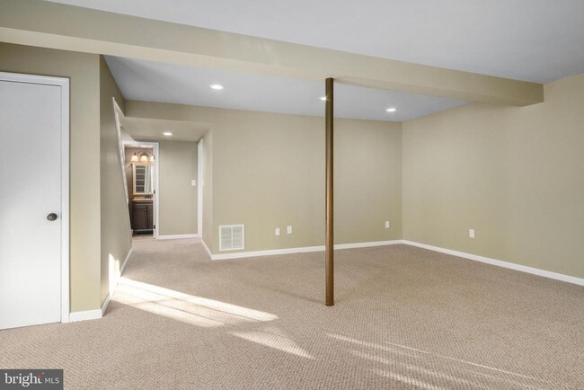 Building Photo - 10533 Assembly Dr