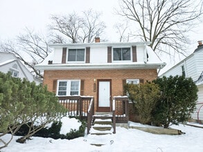 Building Photo - 3150 Phillips Ave