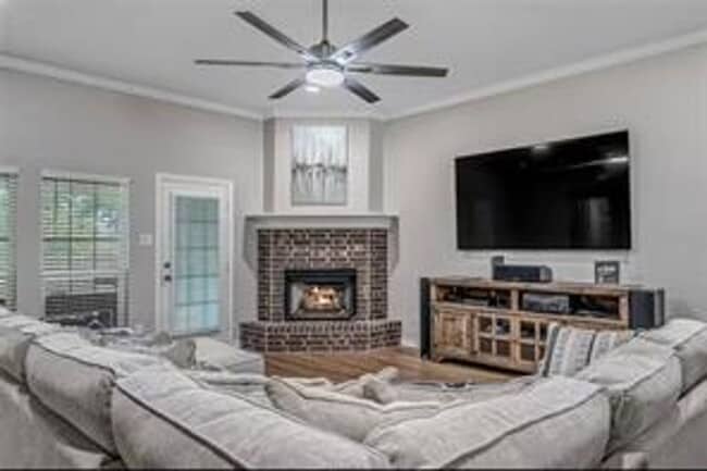 Building Photo - This fantastic 5/3 in Dove Crossing
