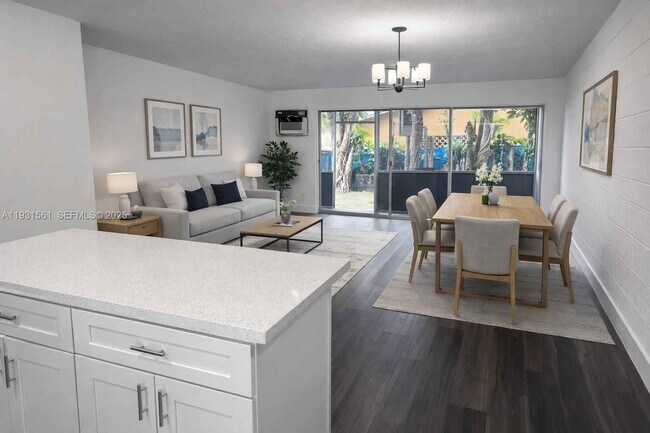 Building Photo - 638 NE 166th St