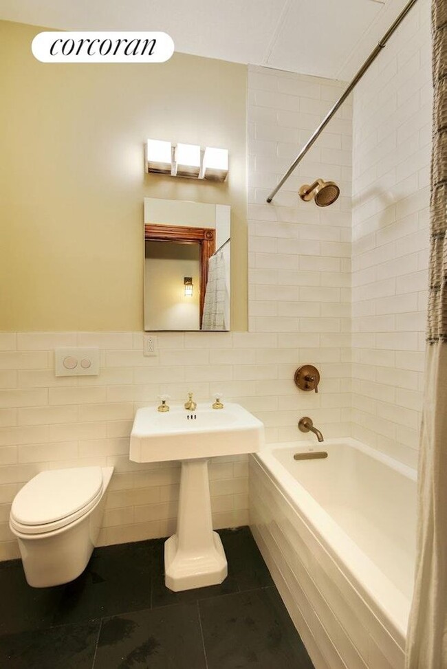 Building Photo - 415 3rd St